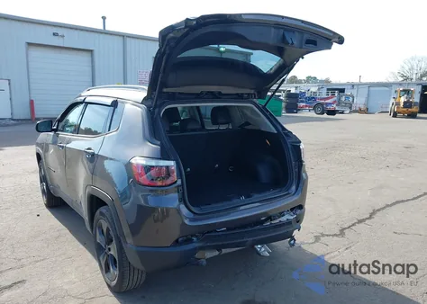 2019 Jeep Compass Altitude 4X4 z USA, uszkodzony, nr VIN 3C4NJDBB1KT767838